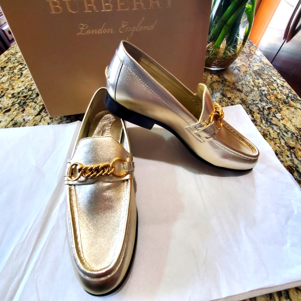 Burberry gold metallic loafer  38.5 women.  Brand new. 100% Authentic